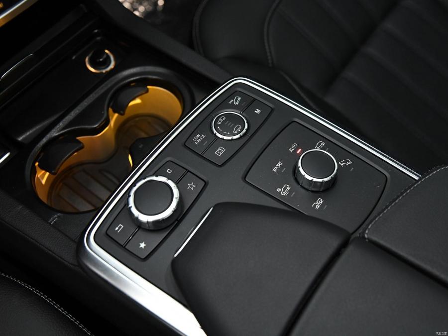 Детали интерьера BAIC Beijing BJ90 2019 года  (фото 11 из 14)